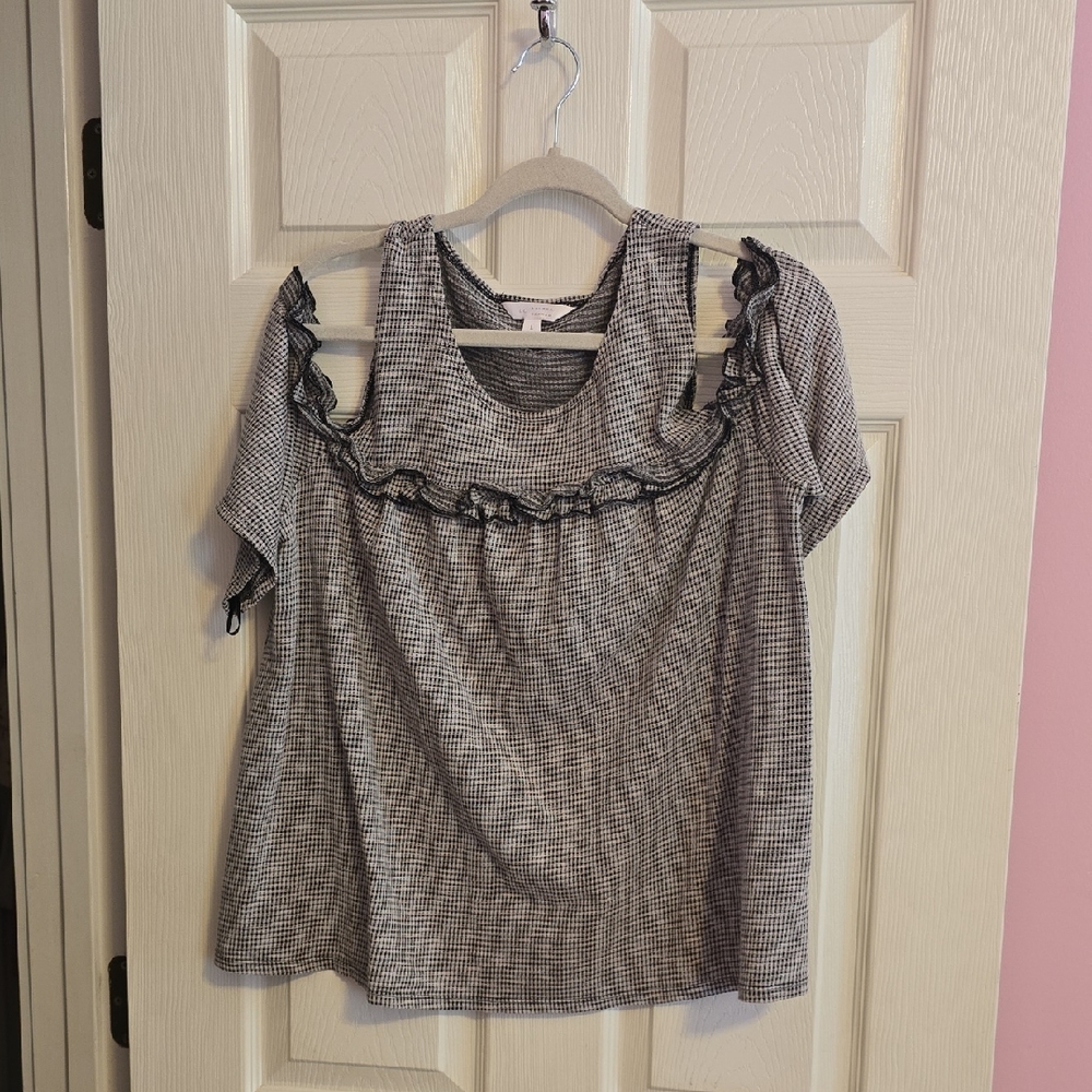 LC Lauren Conrad Black and White Ruffle‎ Blouse